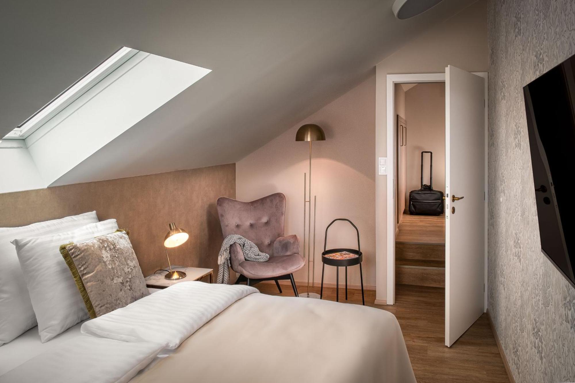 Theatre 9 Apartments By Adrez Prag Exteriör bild